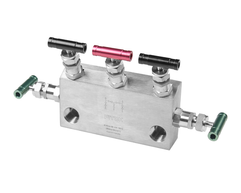 5-Valve Manifolds, Body: 316SS, MWP: 6000psig, Packing: PTFE, Inlet: 1/2in. (F)NPT, Outlet: 1/2in. (F)NPT, Vent: 1/4in. (F)NPT,Cv: 0.35, Al T-bar Handles, Config: 2-Isolate, 2-Vent & 1-Equalize, Remote Mounting